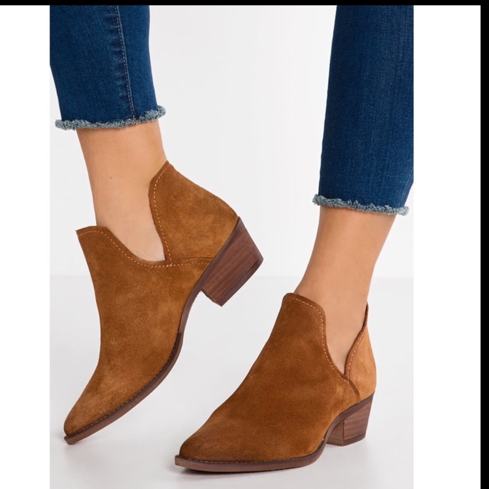 NWT Steve Madden Chestnut Brown Suede Ankle Boots size 6.5